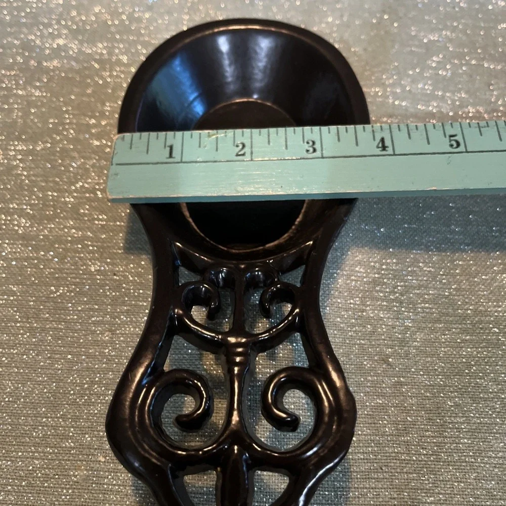 Vintage Style Cast Iron Spoon Rest Black Fleur De Lis Padded Bottom EUC